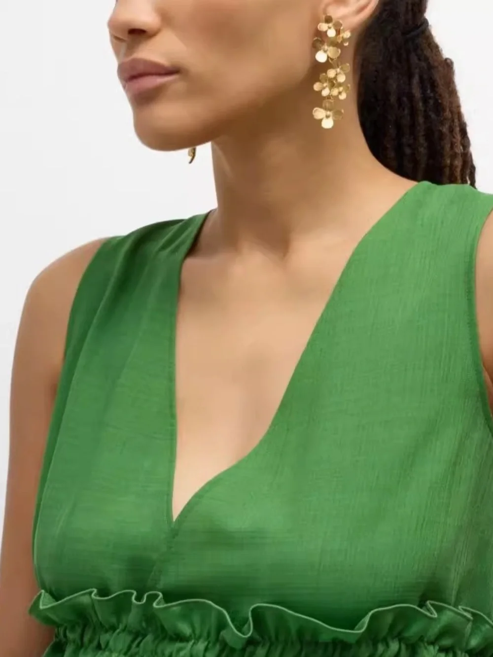 Oscar de la Renta • Gold Hydrangea Crystal Pearl Cascade Earrings